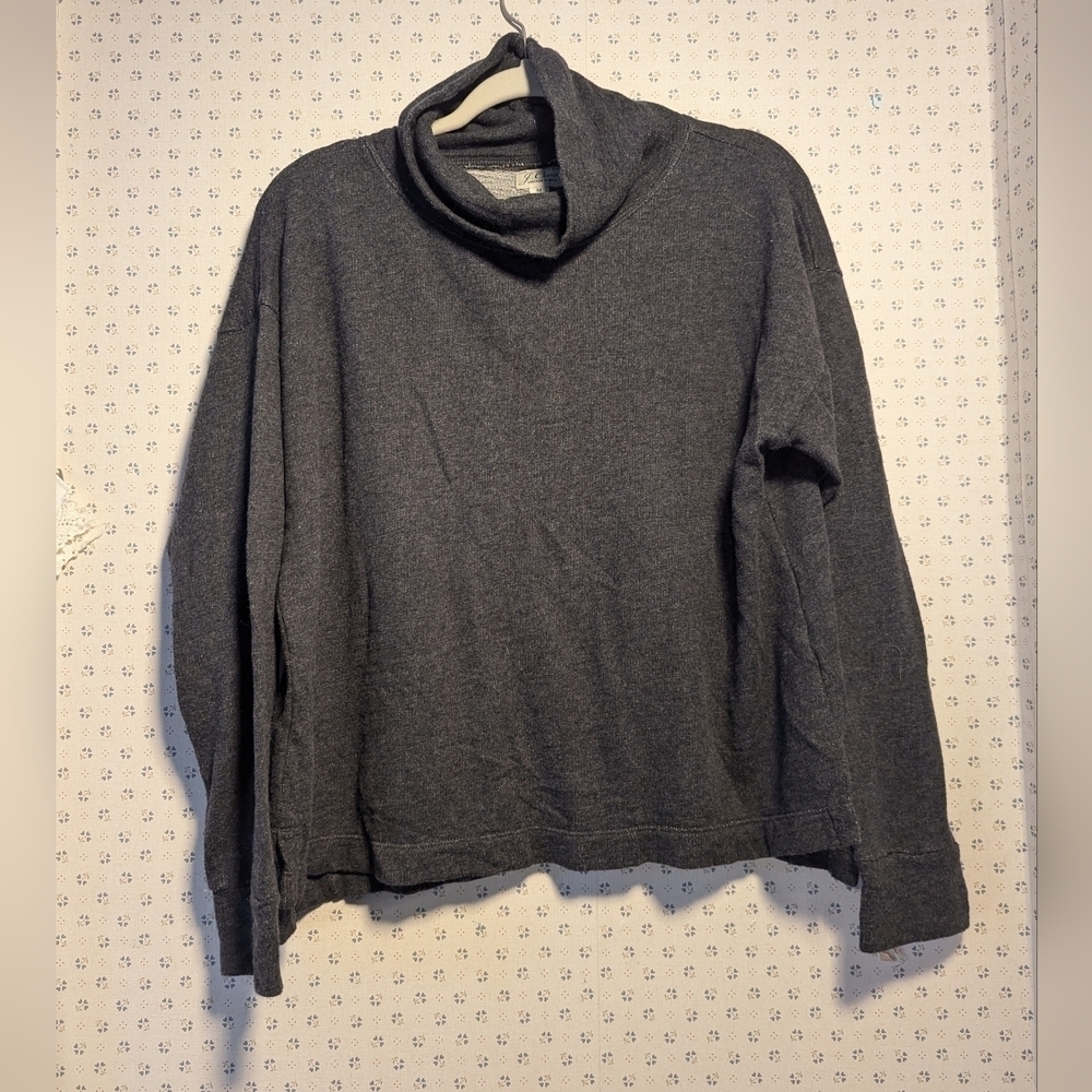 🩶 j crew vintage fleece size M gray soft  crop causal Saturday wear